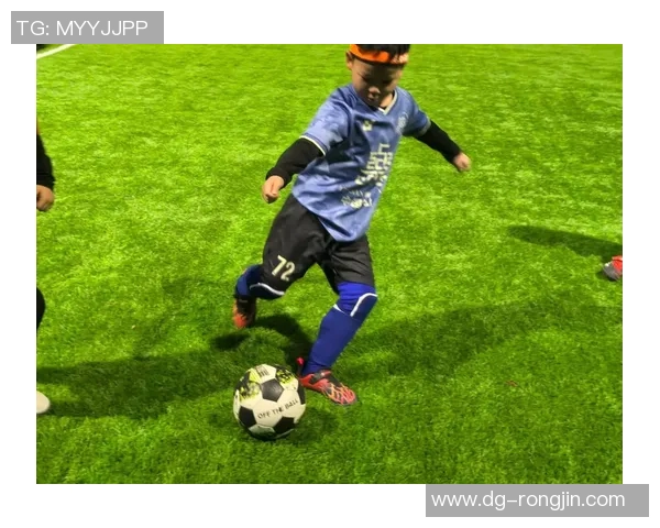 震撼巨星闪耀绿茵激情四射足球海报点燃无尽热爱